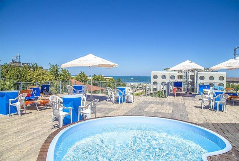 Hotel Leonardo Cesenatico Exterior foto
