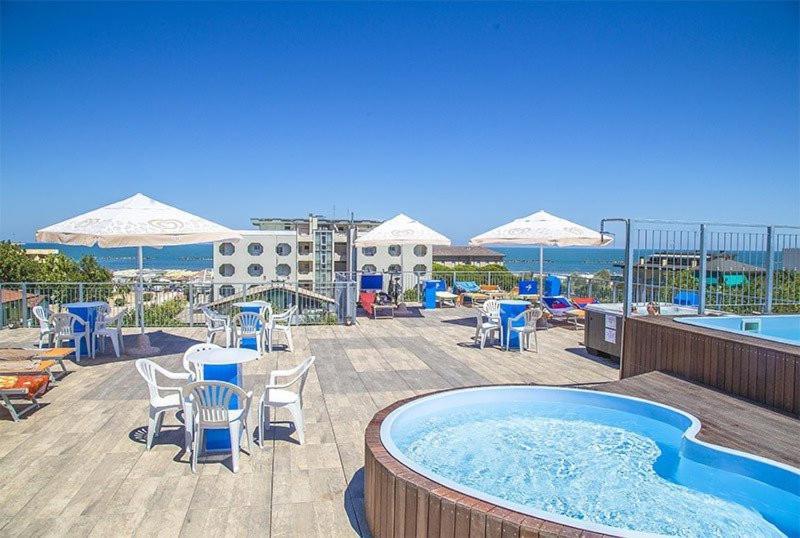 Hotel Leonardo Cesenatico Exterior foto
