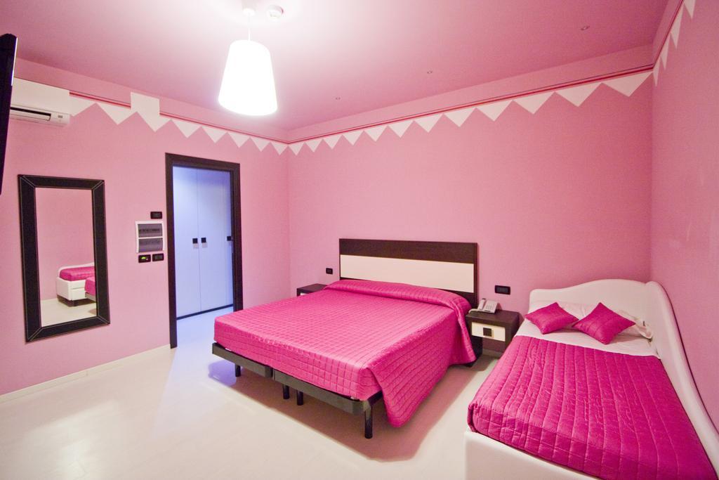 Hotel Leonardo Cesenatico Quarto foto