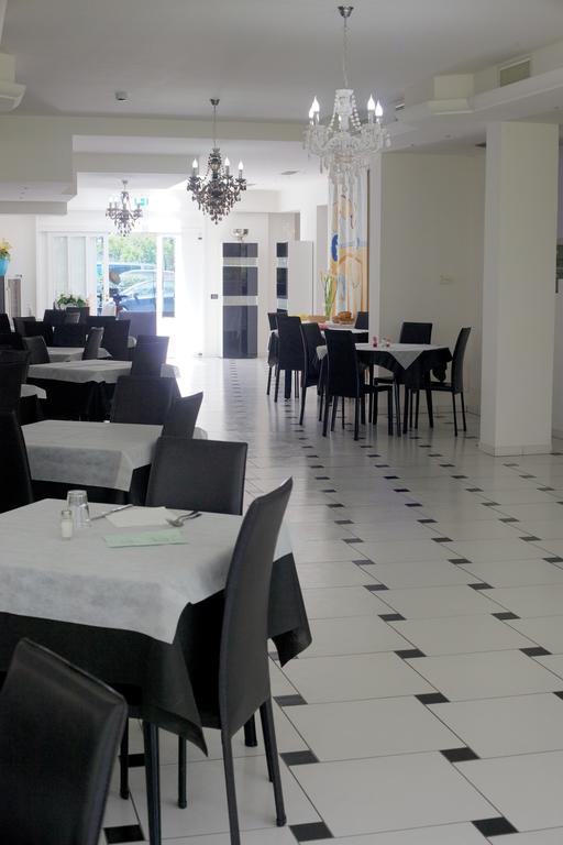 Hotel Leonardo Cesenatico Exterior foto